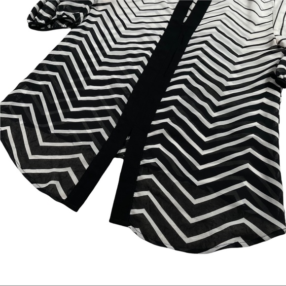 iZ Byer 📌 size small black white chevron sheer 3/4 sleeve scoop neck curved hem - Picture 13 of 16